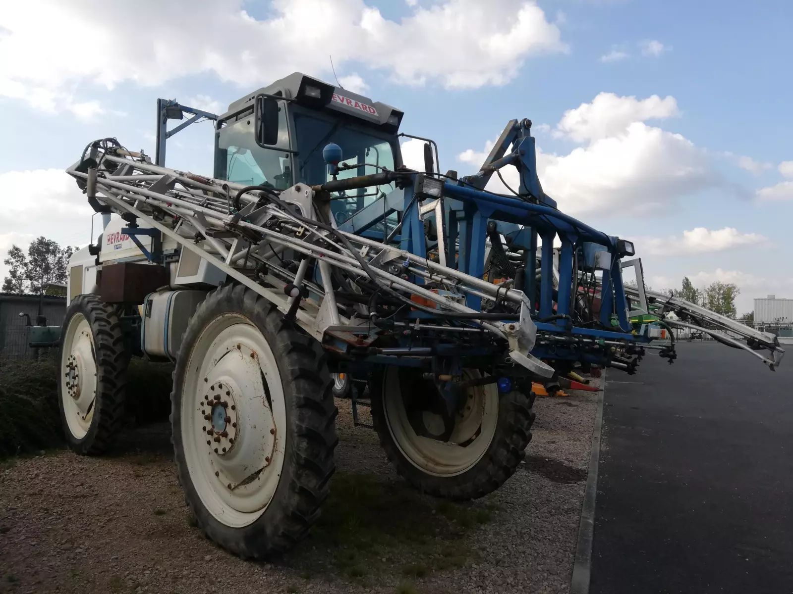 E-FARM: Evrard ah 3004 m - Pulvérisateur - id 1NAK4LA - 9 000 € - Année: 2011 - France