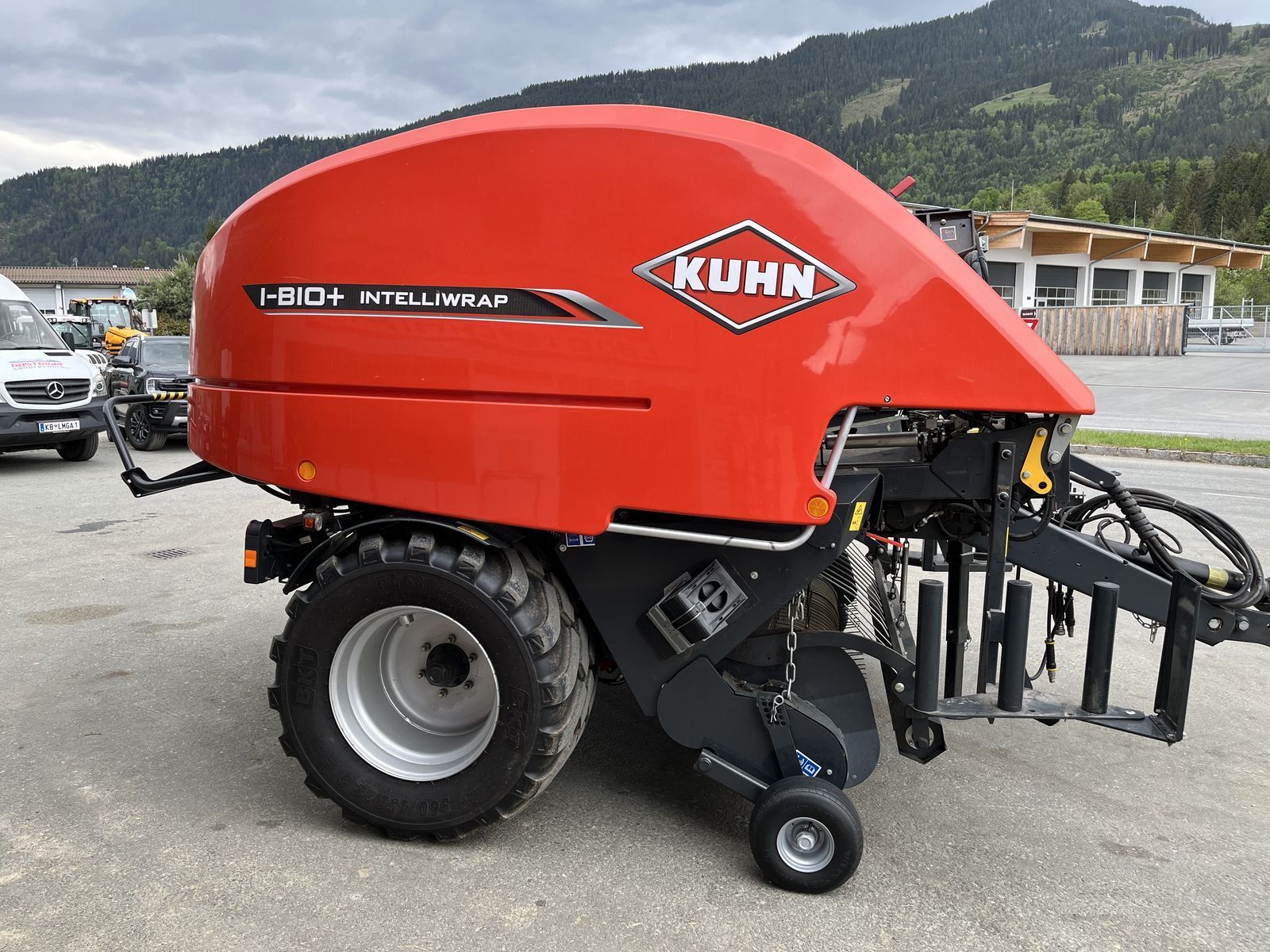 Kuhn kuhn ibio oc14 Baler €85,000