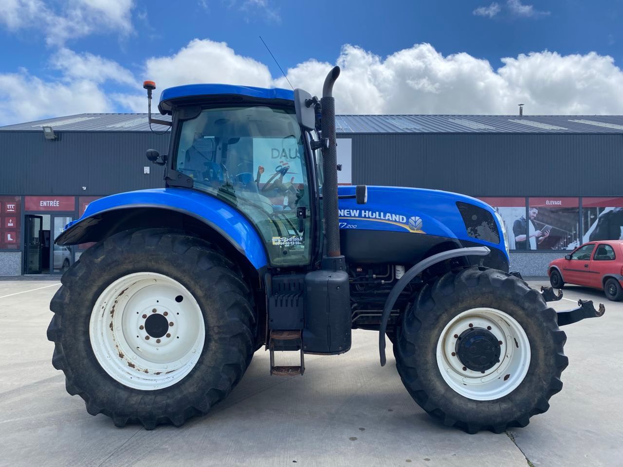 E-FARM: New Holland T7.200 - Tractor - id ZBPLXHH - €50,000 - Year of construction: 2012 - Engine hours: 4,700,Engine power (HP): 160,France