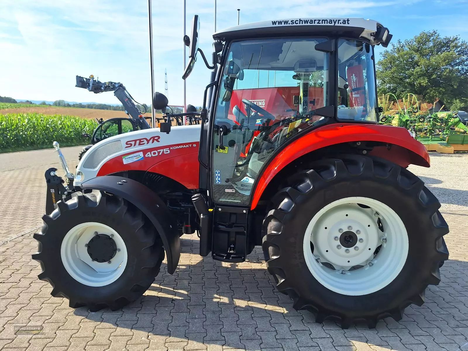 E-FARM: Steyr Kompakt 4075 - Tractor - id XFAHQB7 - 40.833 € - Año: 2025 - Potencia del motor: 75,Austria