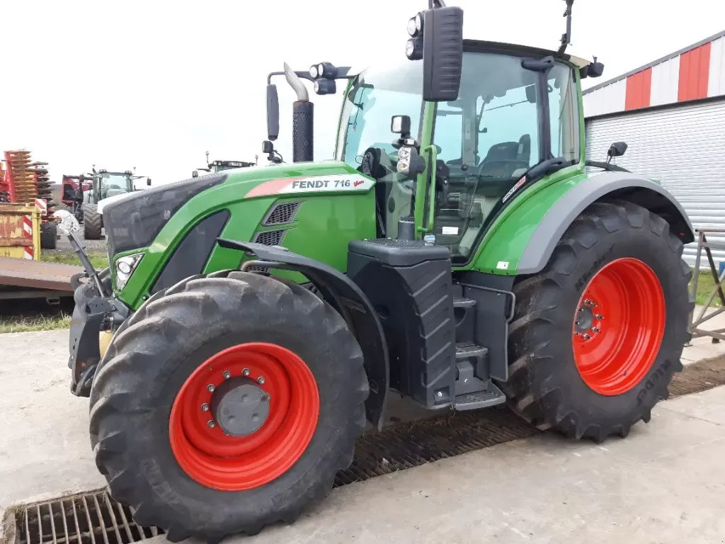 E-FARM: Fendt 716 Vario - Tractor - id 1PBBML1 - 125.000 € - Año: 2019 - Horas: 4400,Potencia del motor: 160,Francia