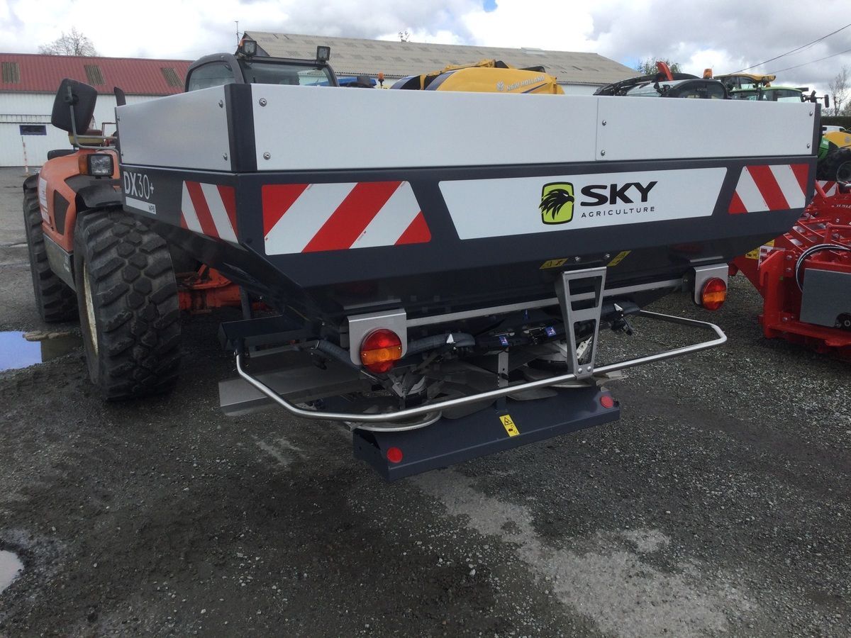 E-FARM: Sulky-Burel dx30+ - Epandeur d'engrais - id NY49FBK - 14 900 € - Année: 2023 - France