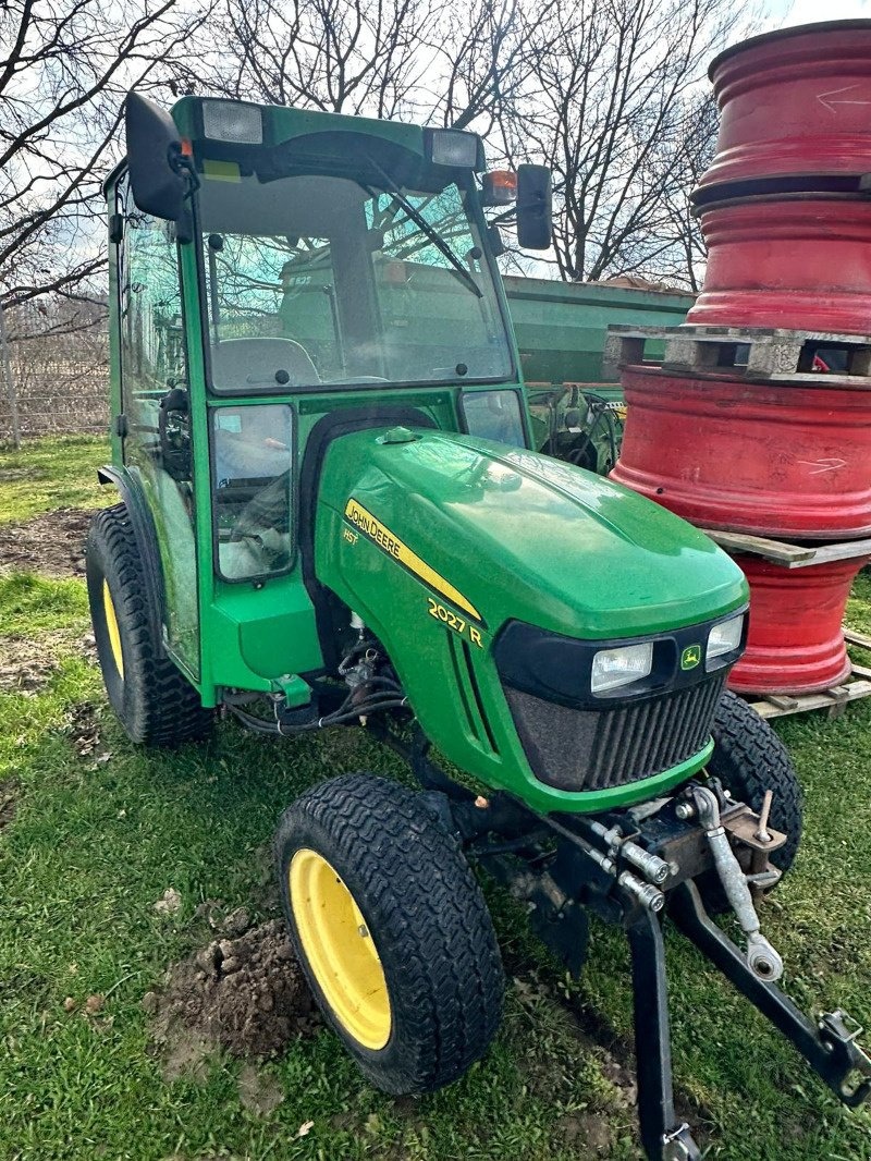 John Deere 2027 R tractor €19,900