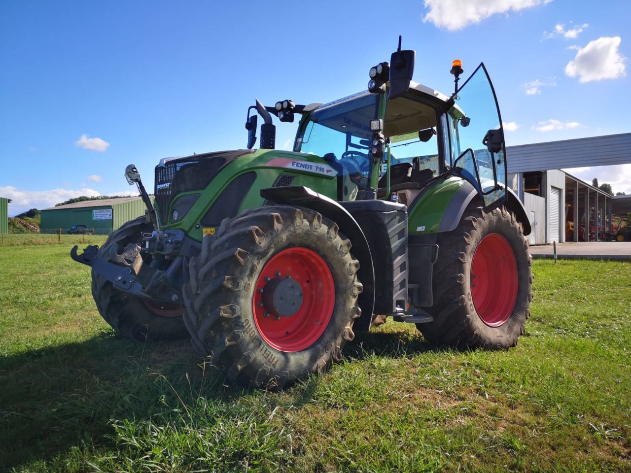 E-FARM: Fendt 716 Vario - Tracteur - id SLYMCVV - 116 000 € - Année: 2019 - Lecture du nombre d'heure: 4 319,Puissance du moteur (chevaux): 160,France