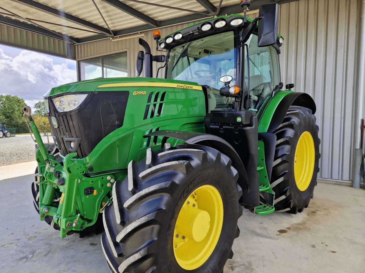 John Deere 6195 R Tractor €120,000