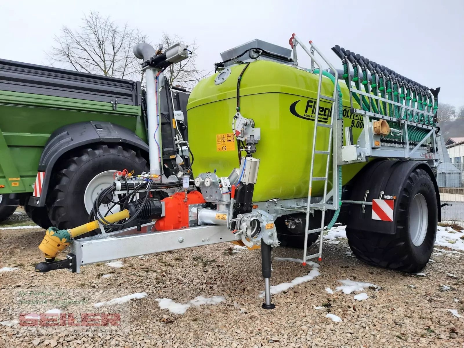 E-FARM: Fliegl pfw 9000 poly-line einachs 9m³ + skate 90 schleppschuh 9m - Equipos de lodos otros - id QA9Z912 - 75.210 € - Año: 2023 - Alemania