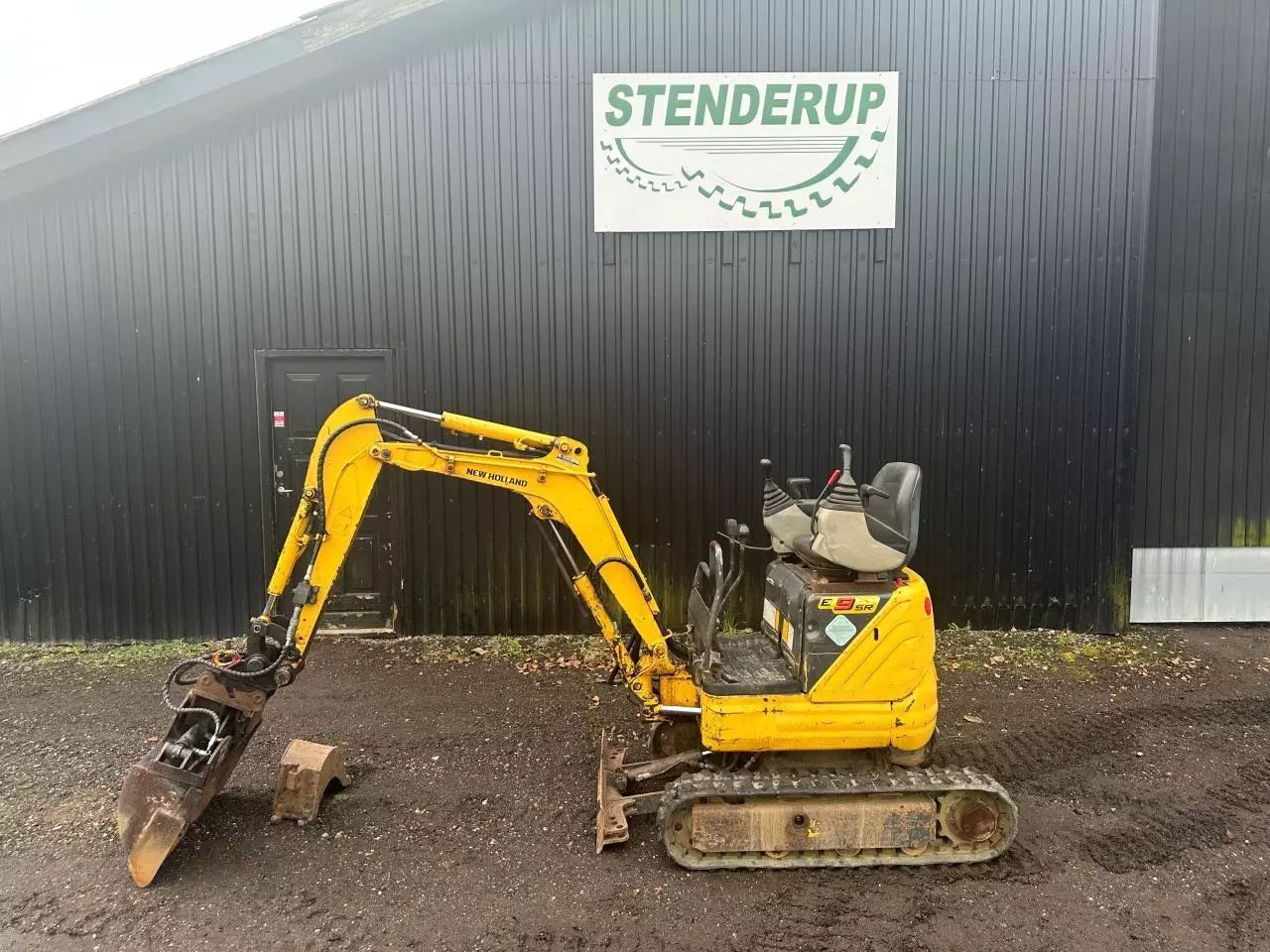 New Holland E9SR Excavator €12,042