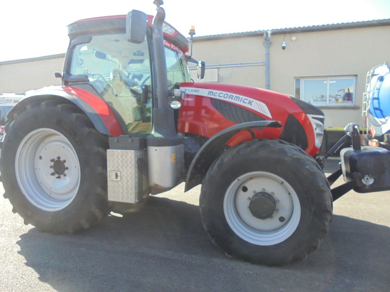 E-FARM: mc cormick x7-680p - Tractor - id NPTQDFP - €58,000 - Year of construction: 2015 - Engine hours: 5,646,Engine power (HP): 180,France