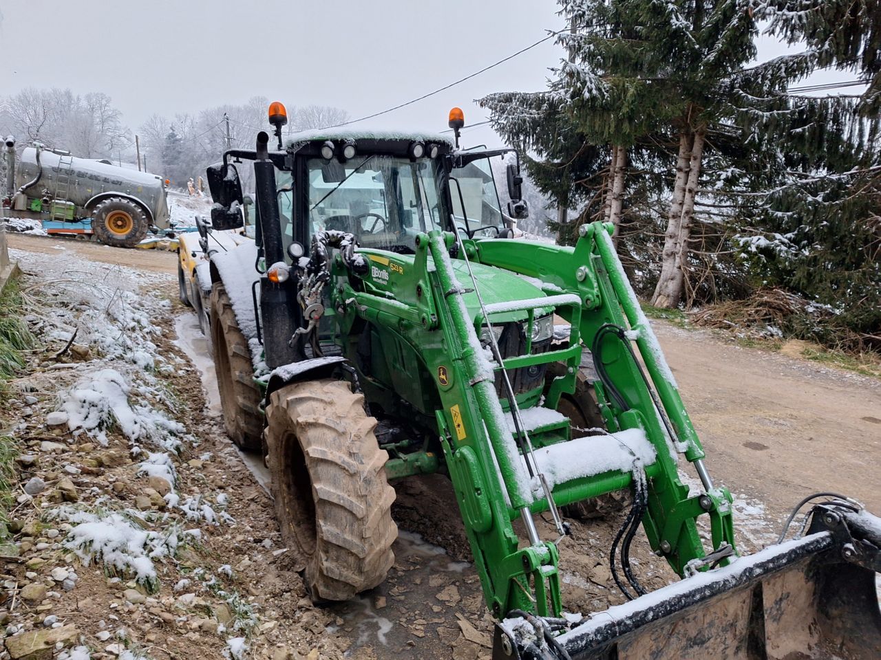 E-FARM: John Deere 6130 M - Traktor - id LLPUTLG - 85.000 € - Baujahr: 2020 - Abgelesene Motorstunden: 1.700,Motorleistung (PS): 140,Frankreich