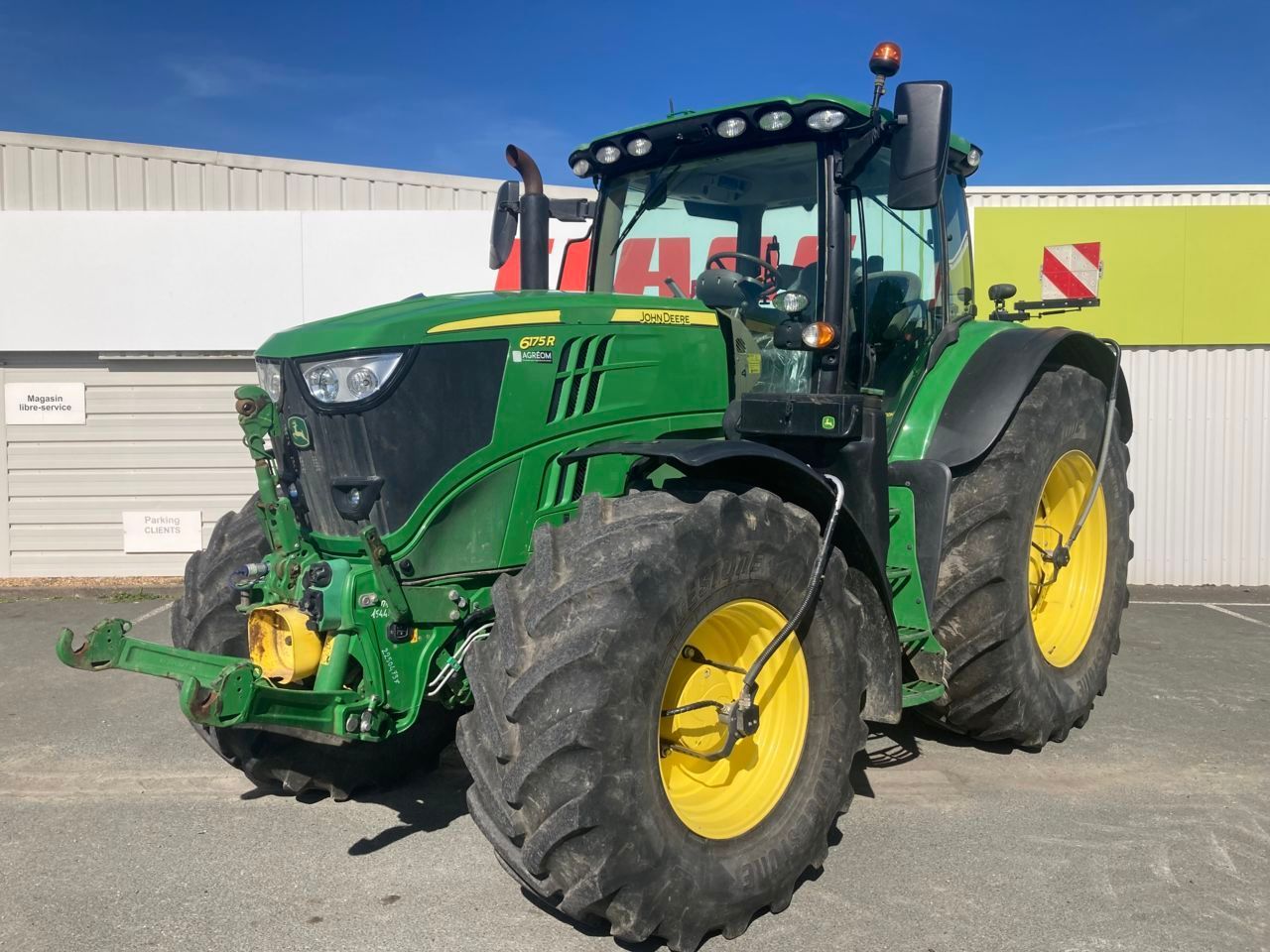 E-FARM: John Deere 6175 R - Traktor - id SXUXSPQ - 119.000 € - Baujahr: 2022 - Abgelesene Motorstunden: 3.350,Frankreich