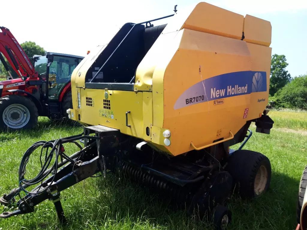 E-FARM: New Holland BR7070 Crop Cutter - Presse à balles - id NQPD4T4 - 7 500 € - Année: 2008 - France