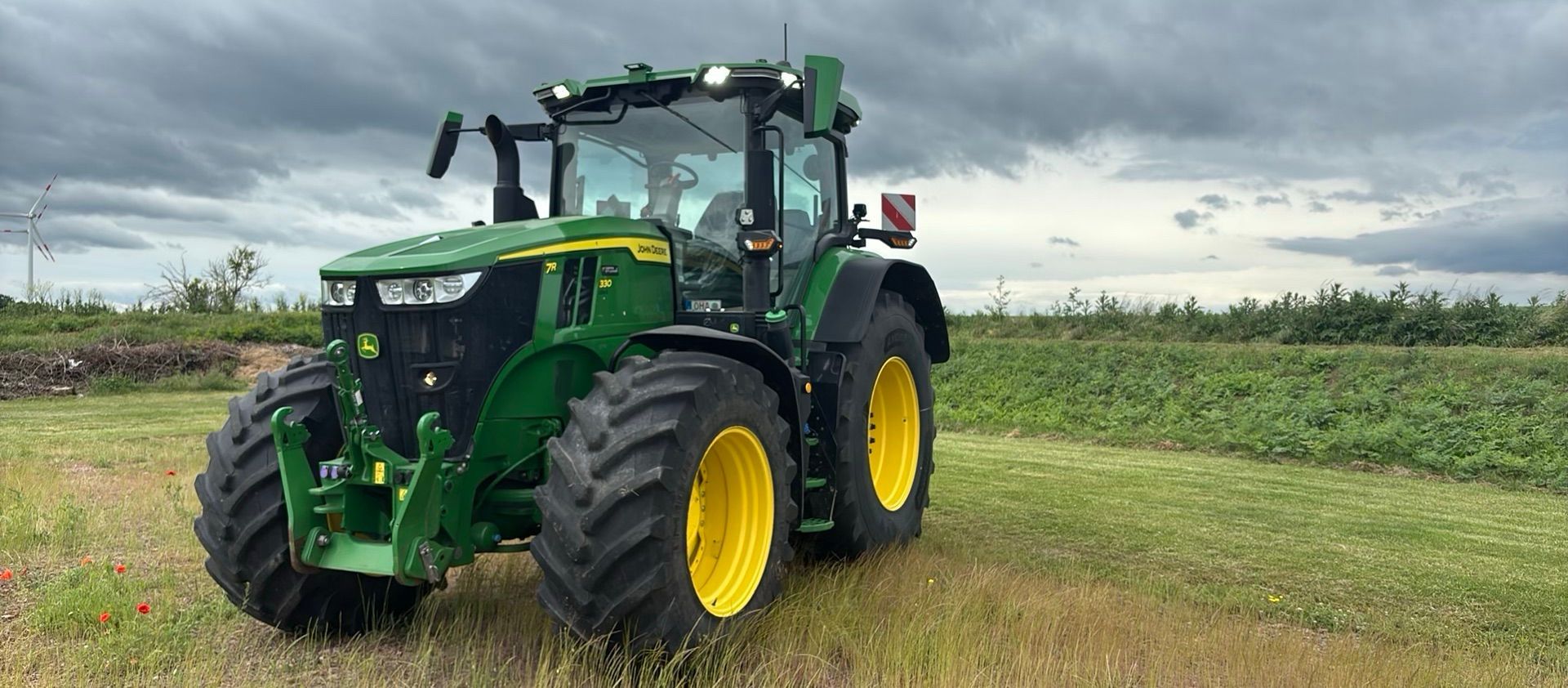 John Deere 7R 330 Tractor €190,000