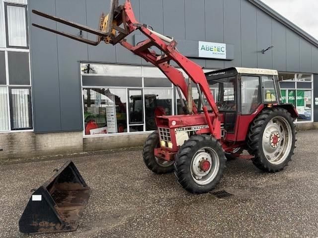 E-FARM: Case IH international 844s - met voorlader - Tractor - id LFUG5R2 - 9850 € - Año: 1984 - Horas: 7824,Países Bajos