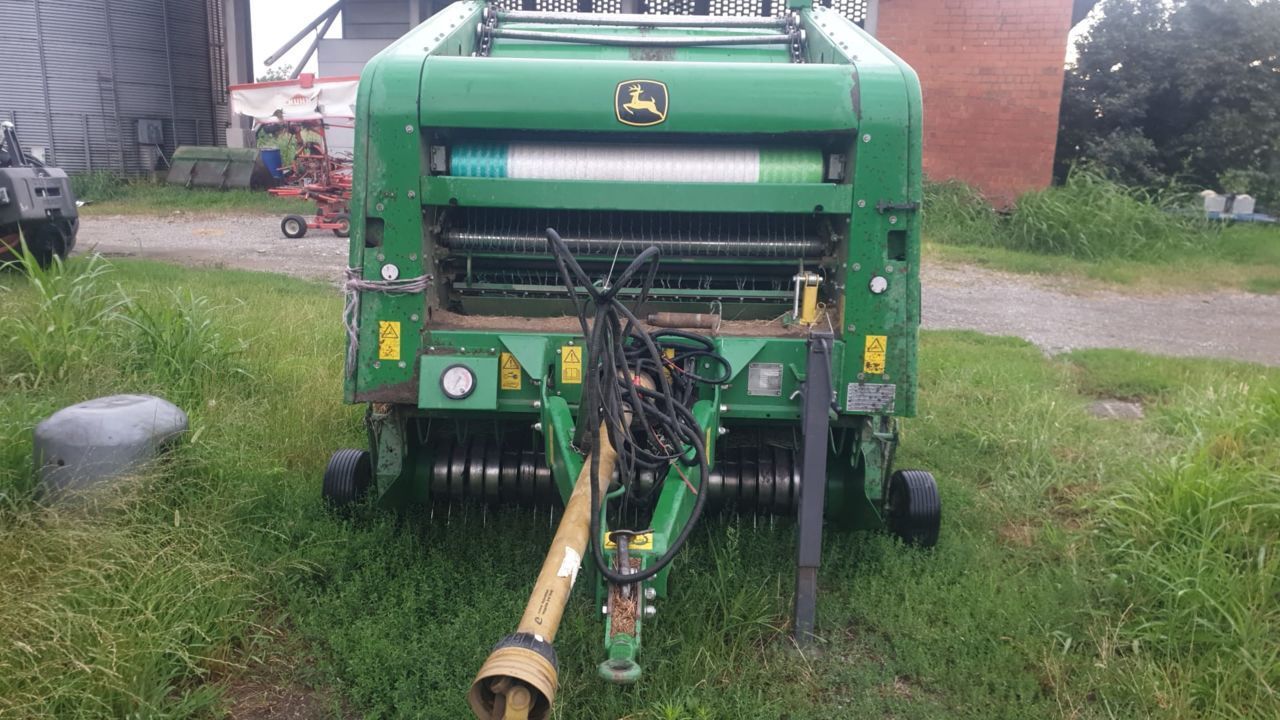 E-FARM: John Deere F450E - Balownica - id ZBTDLDZ - 8000 € - Rok produkcji: 2014 - Wyprodukowane bele: 7000,Włochy