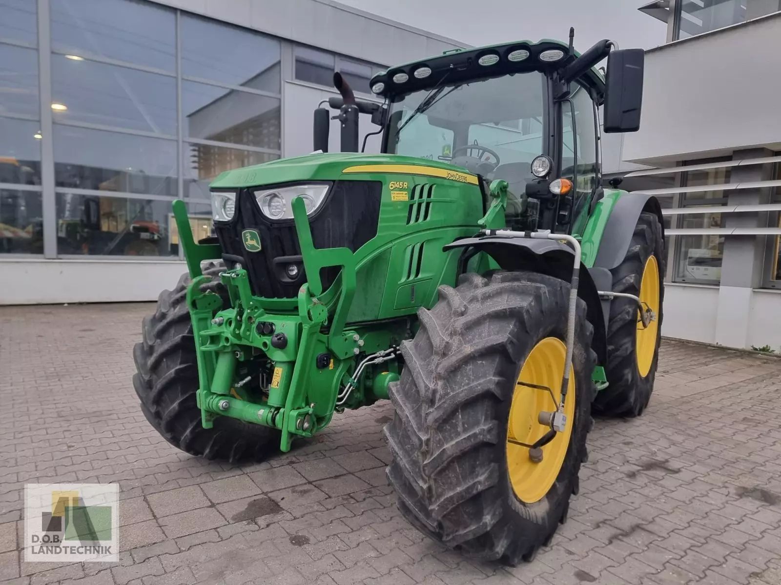 E-FARM: John Deere 6145 R - Traktor - id 558VBSM - 103.900 € - Baujahr: 2019 - Abgelesene Motorstunden: 3.281,Motorleistung (PS): 145,Deutschland