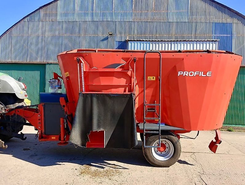 Kuhn profile 1470 Podavač směsi 9 800 €