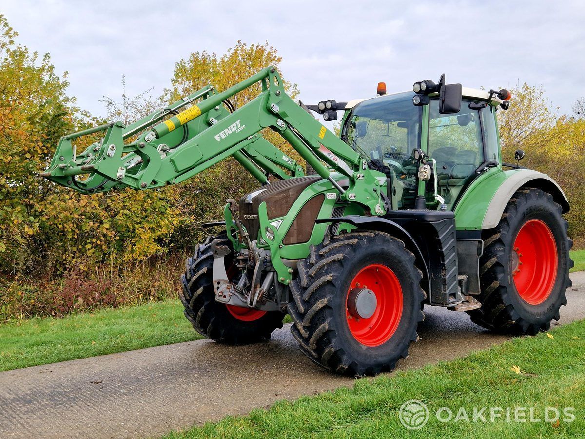 E-FARM: Fendt 718 Vario - Traktor - id AJGNSHA - 72.135 € - Baujahr: 2013 - Abgelesene Motorstunden: 8.859,Motorleistung (PS): 165,Vereinigtes Königreich