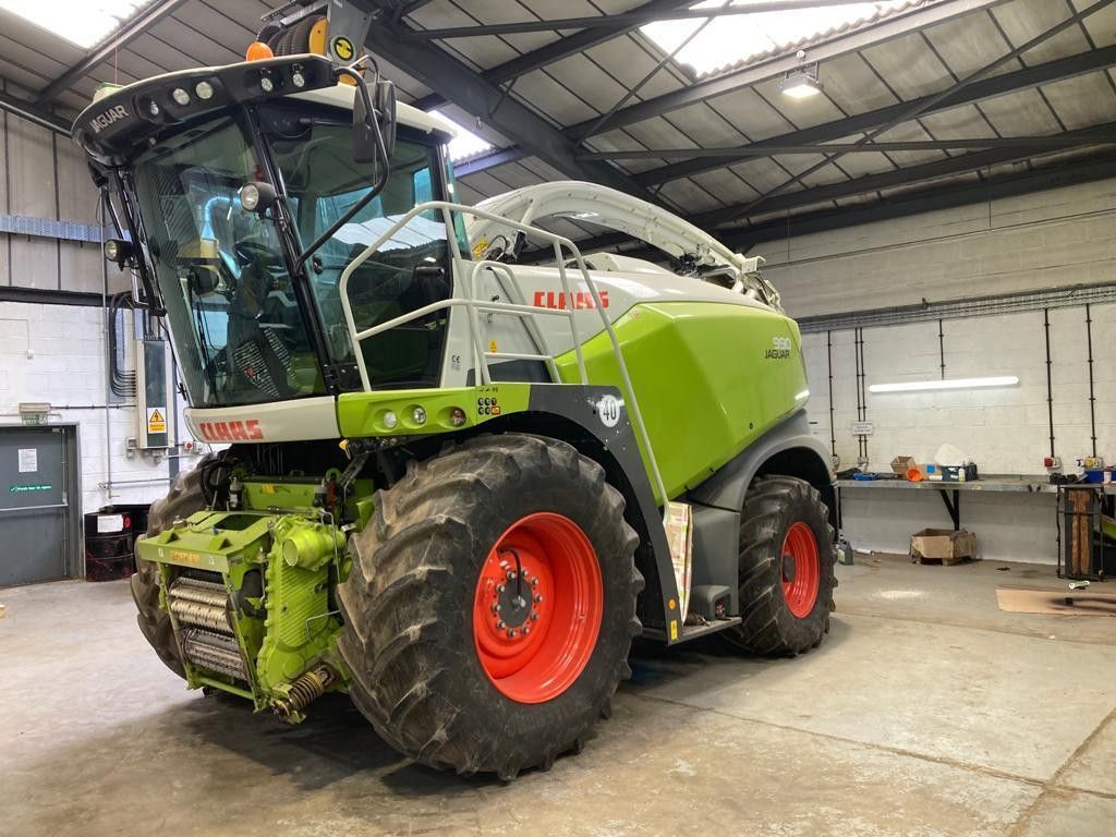 E-FARM: Claas Jaguar 990 - Самоходный кормоуборочный комбайн - id 8JPHVXH - 397 359 € - Год выпуска: 2023 - Отработанные часы: 1 570,Великобритания
