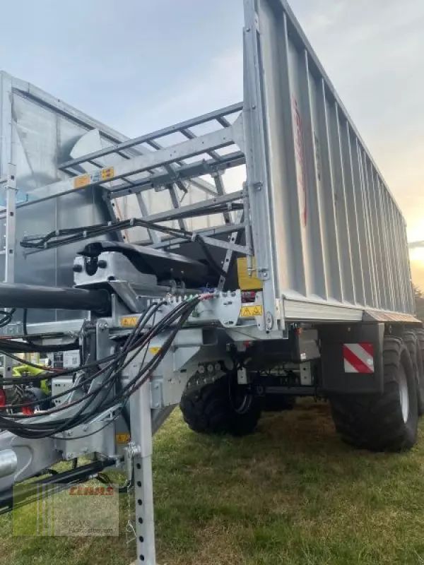 E-FARM: Fliegl asw 391 taurus fox tridem - Transport du fourrage - id ZLXNYT9 - 89 500 € - Année: 2024 - Allemagne