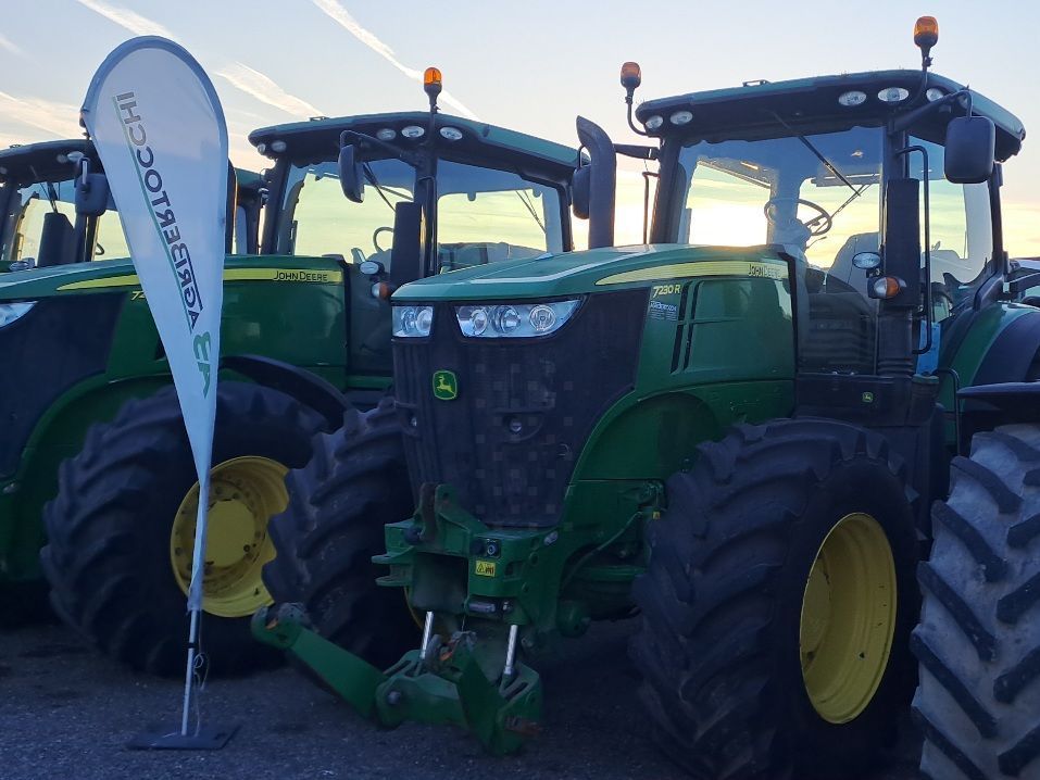 E-FARM: John Deere 7230 R - Tractor - id 36H1VKL - 60.000 € - Año: 2017 - Horas: 9674,Potencia del motor: 230,Italia