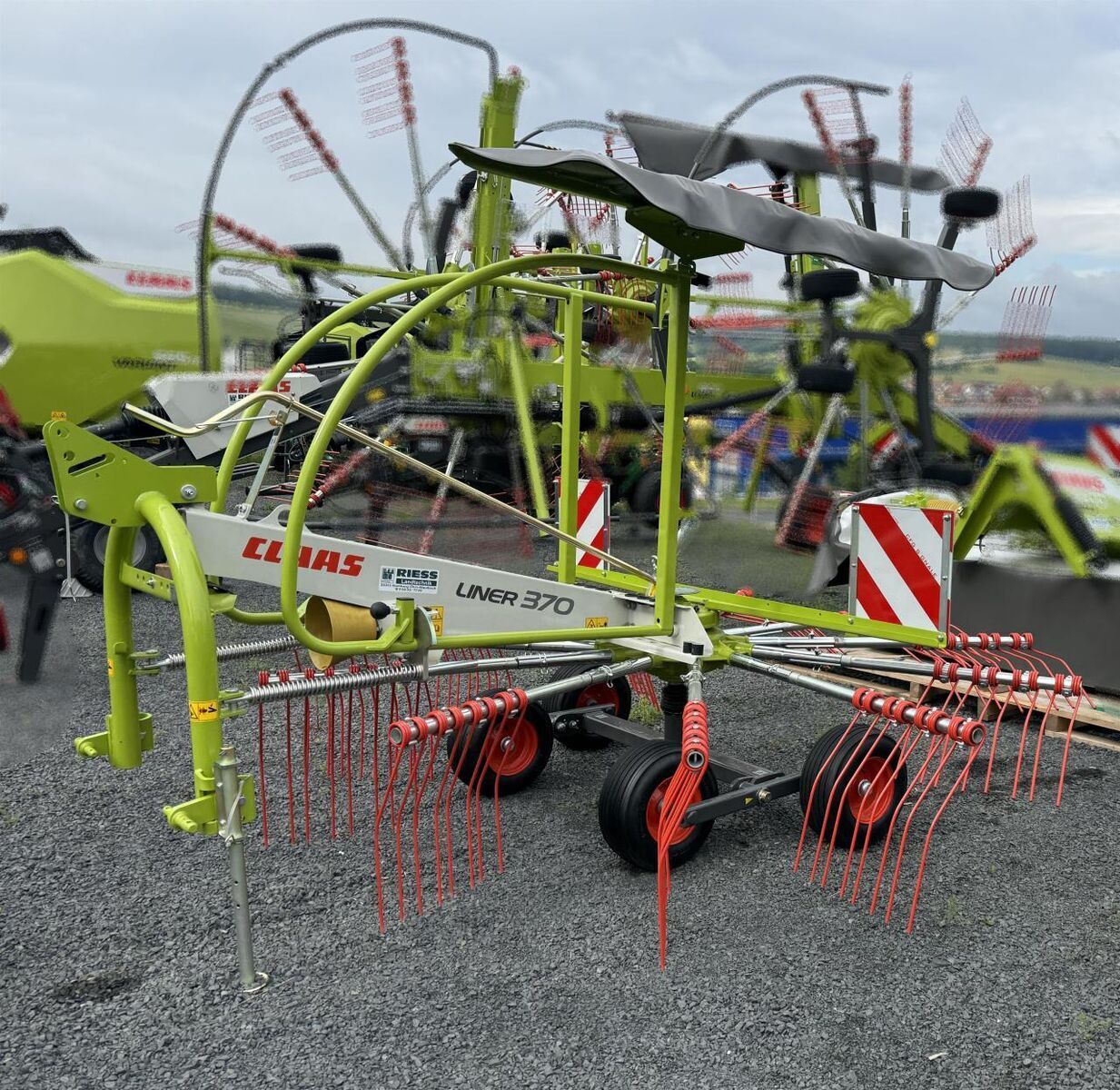 E-FARM: Claas Liner 370 Tandem - Faneuse - id CMIZ79C - 6 790 € - Année: 2024 - Allemagne