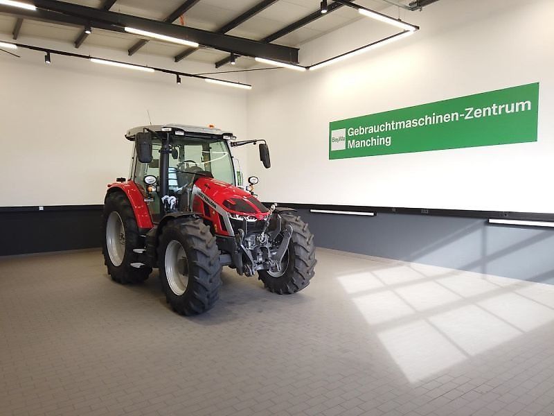E-FARM: Massey Ferguson 5S.145 Exclusive - Traktor - id MIK5IKN - 103.992 € - Baujahr: 2022 - Abgelesene Motorstunden: 300,Motorleistung (PS): 145,Deutschland