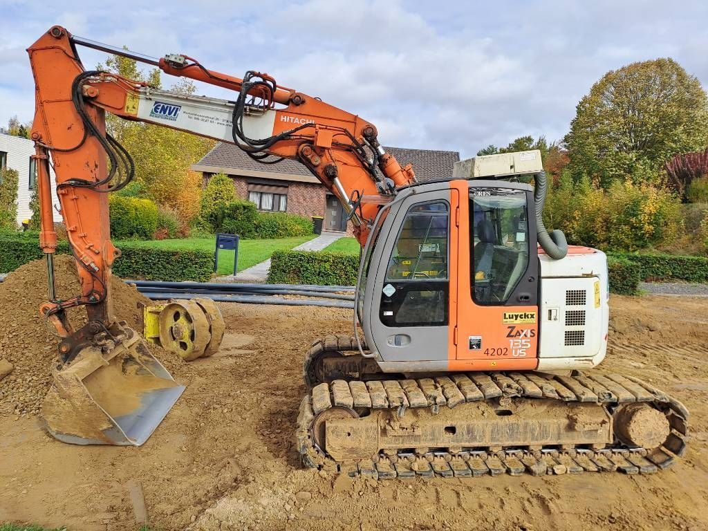Hitachi zx135us Crawler excavator €27,000