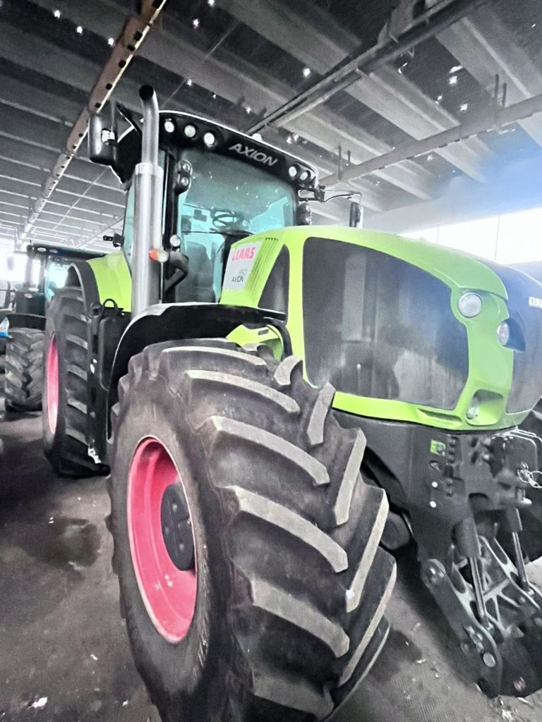 E-FARM: Claas Axion 950 - Tracteur - id VVXJRLV - 85 000 € - Année: 2015 - Lecture du nombre d'heure: 6 990,Italie