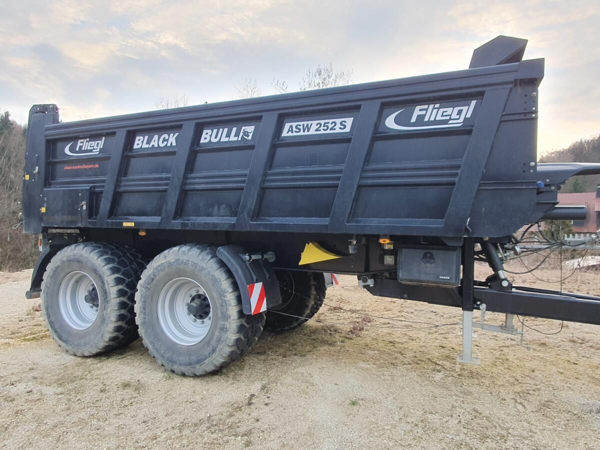 Fliegl Wózek paszowy 61 880 €
