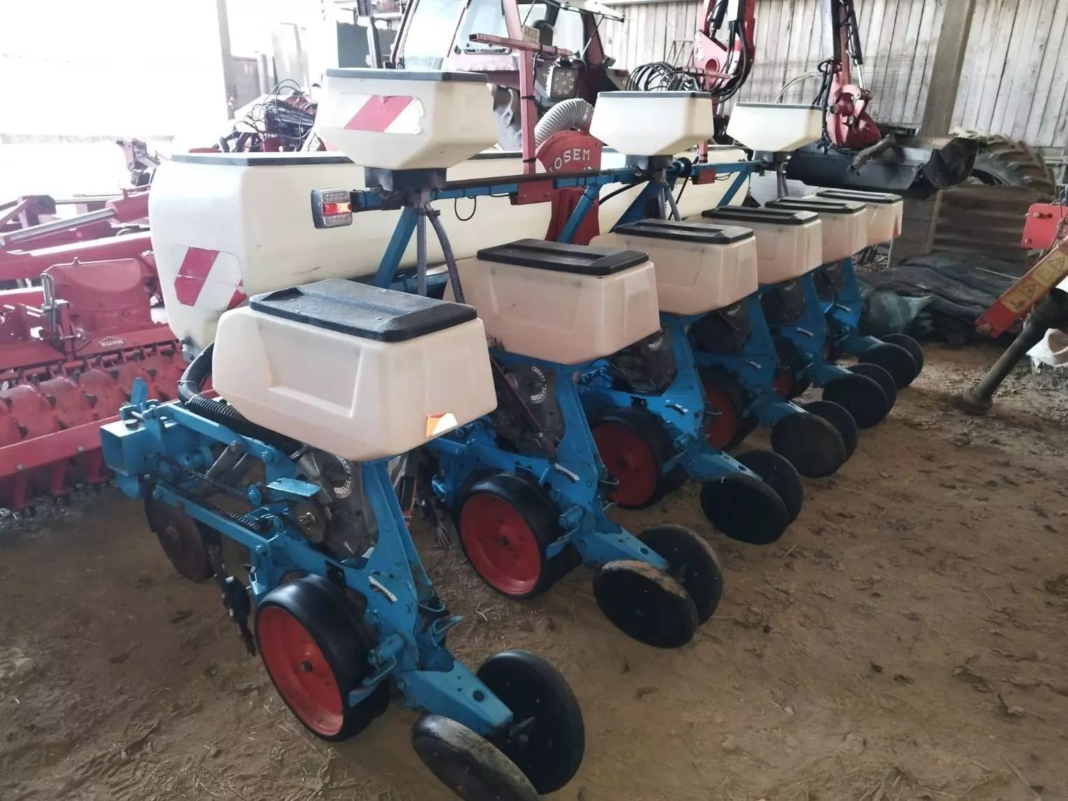 E-FARM: Monosem ng+ 6rgs - Precision drill - id KRJGYE3 - €11,000 - Year of construction: 1999 - France