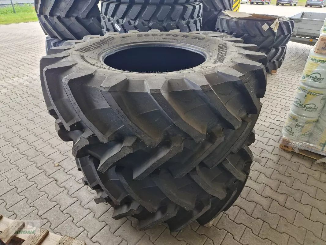 TRELLEBORG 600/70r30 Pneumatico e cingolo 5.670 €