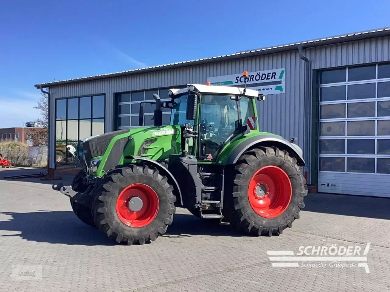 E-FARM: Fendt 824 Vario ProfiPlus - Trattore - id IJDBWAZ - 131.885 € - Anno di costruzione: 2021 - Ore: 4.236,Potenza del motore: 246,Germania