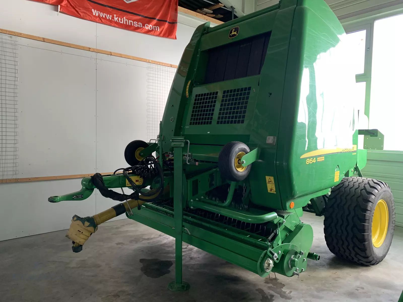 E-FARM: John Deere 864 - Πρέσσα - id LEWTJQF - 32.000 € - Χρονία: 2017 - Γερμανία