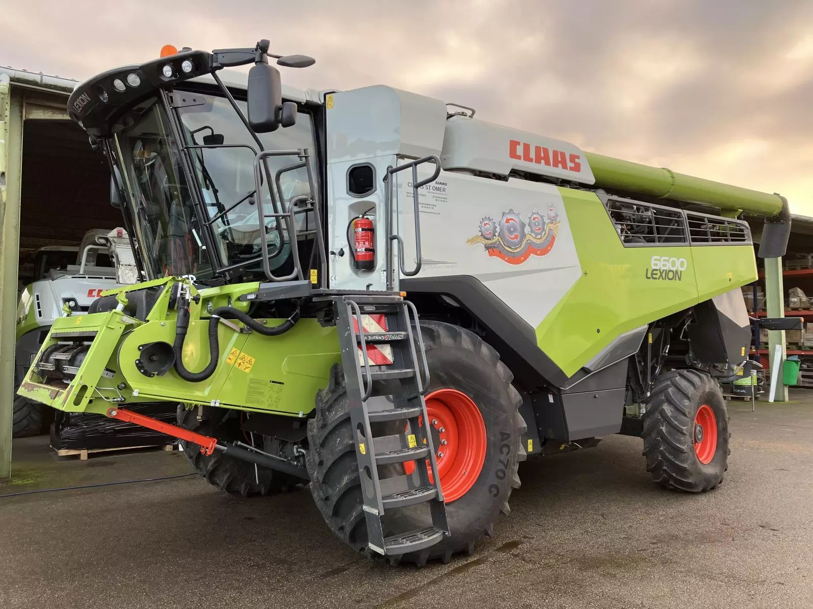 E-FARM: Claas Lexion 6600 - Mähdrescher - id GIV5TCR - 255.000 € - Baujahr: 2022 - Abgelesene Motorstunden: 290,Motorleistung (PS): 354,Frankreich