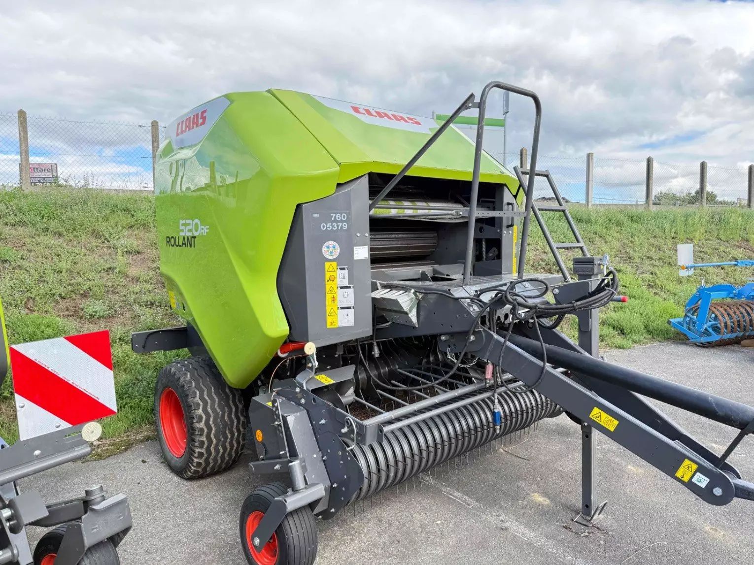 E-FARM: Claas Rollant 520 RF - Presă de balotat - id NGKDMAD - 28.500 EUR - Anul: 2020 - Franța