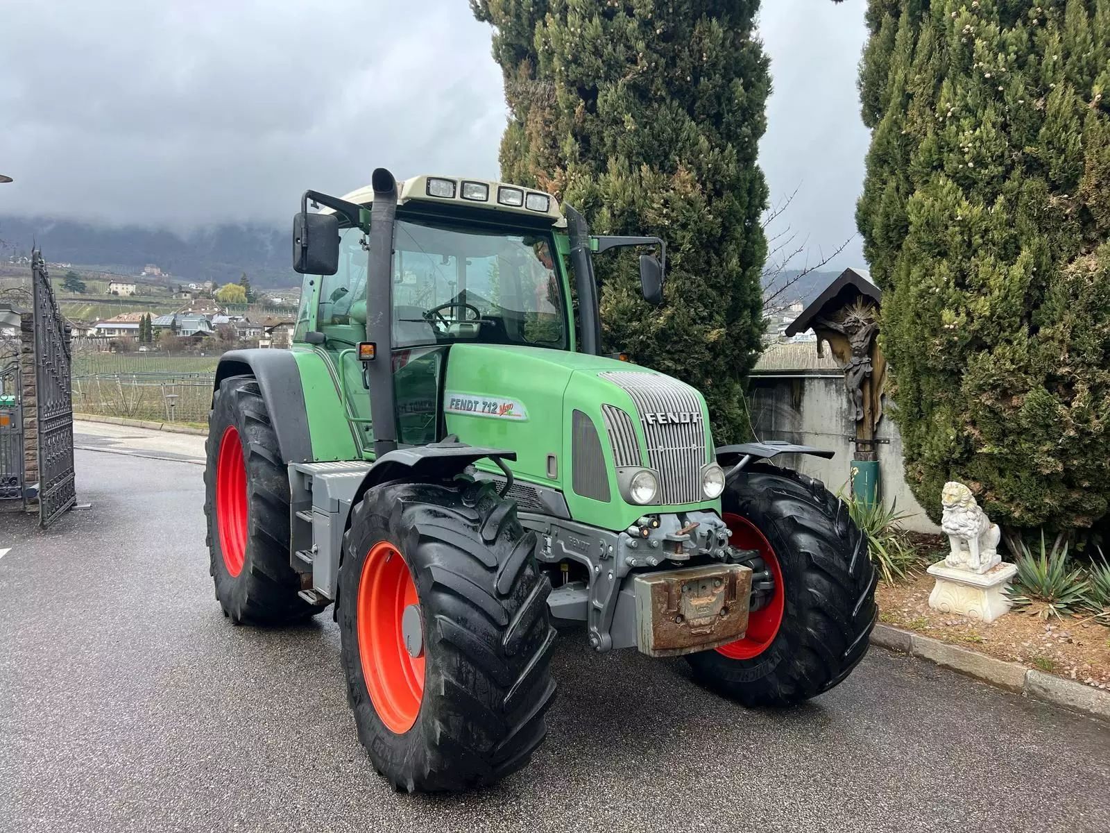 E-FARM: Fendt 712 Vario - Tracteur - id CUDLDBL - 51 800 € - Année: 2004 - Lecture du nombre d'heure: 8 830,Puissance du moteur (chevaux): 137,Italie