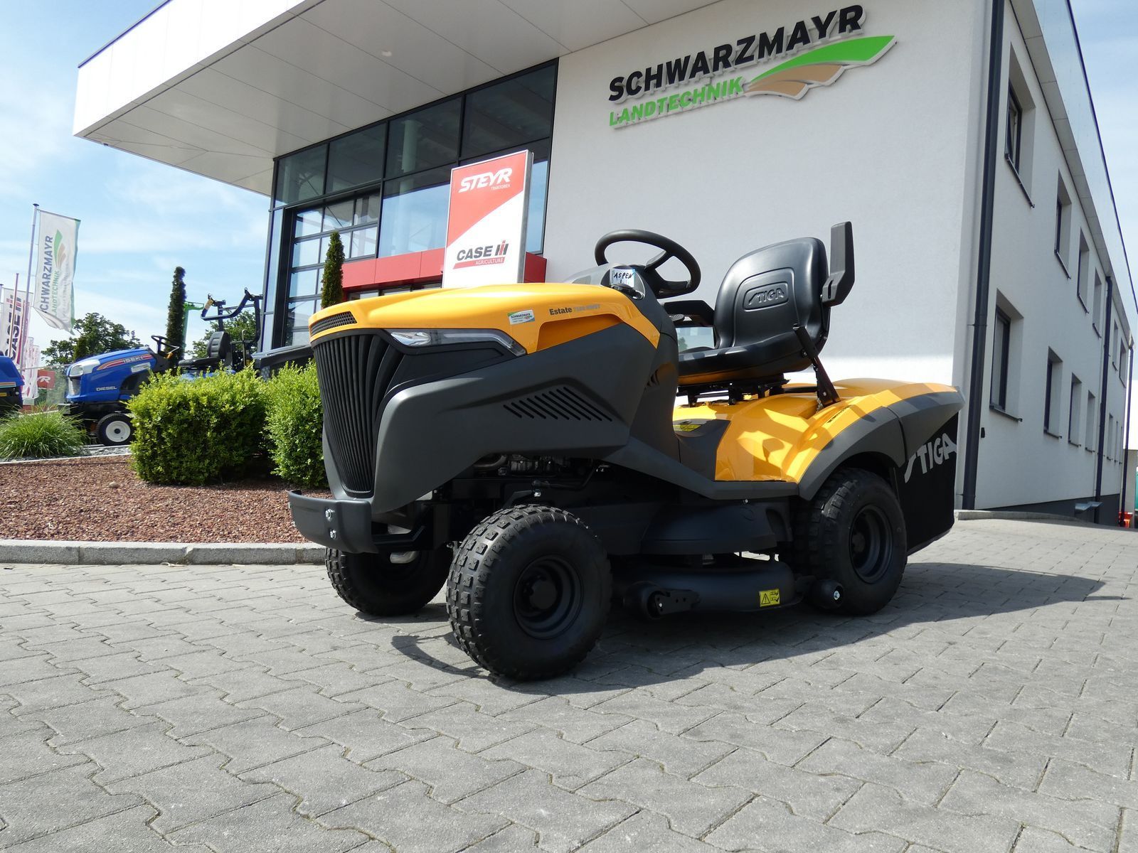 E-FARM: STIGA estate 7122 w - Tractor - id QURPSWT - Year of construction: 2025 - Austria