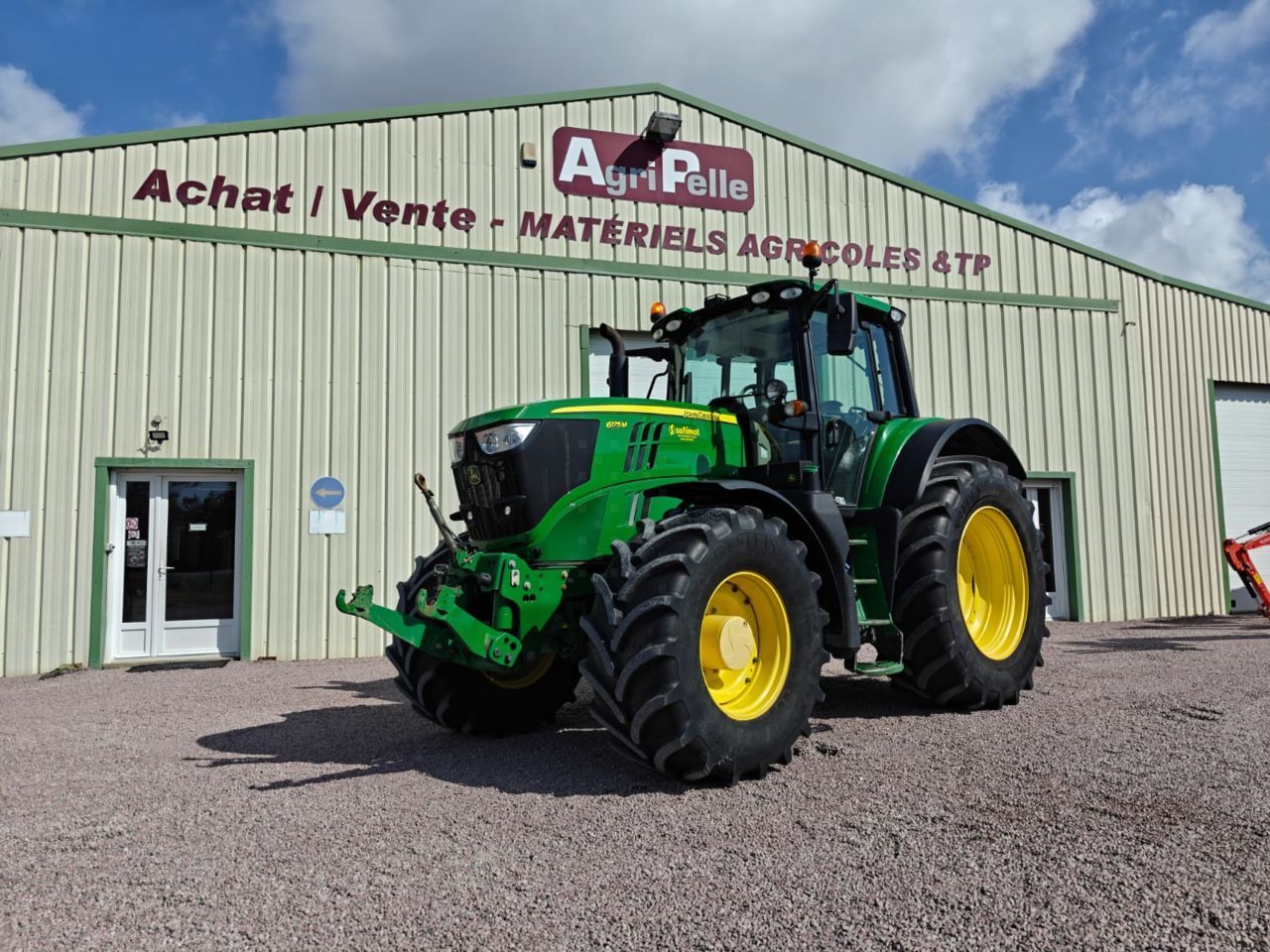 E-FARM: John Deere 6175 M - Tractor - id ELUMKBF - 90.000 EUR - Anul: 2022 - Citeste ore: 2.100,Muterea motorului: 175,Franța