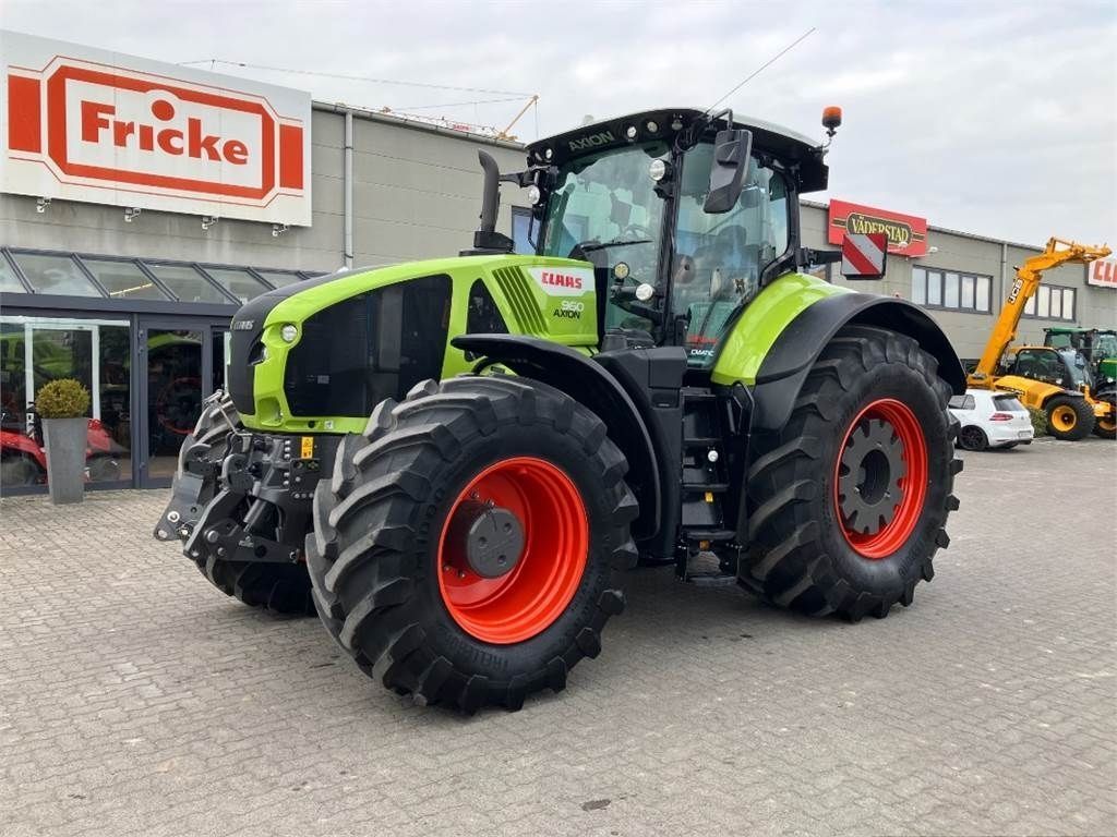 E-FARM: Claas Axion 960 CMATIC CEBIS - Traktor - id BAGGKU5 - 214.500 € - Baujahr: 2022 - Abgelesene Motorstunden: 565,Motorleistung (PS): 445,Deutschland