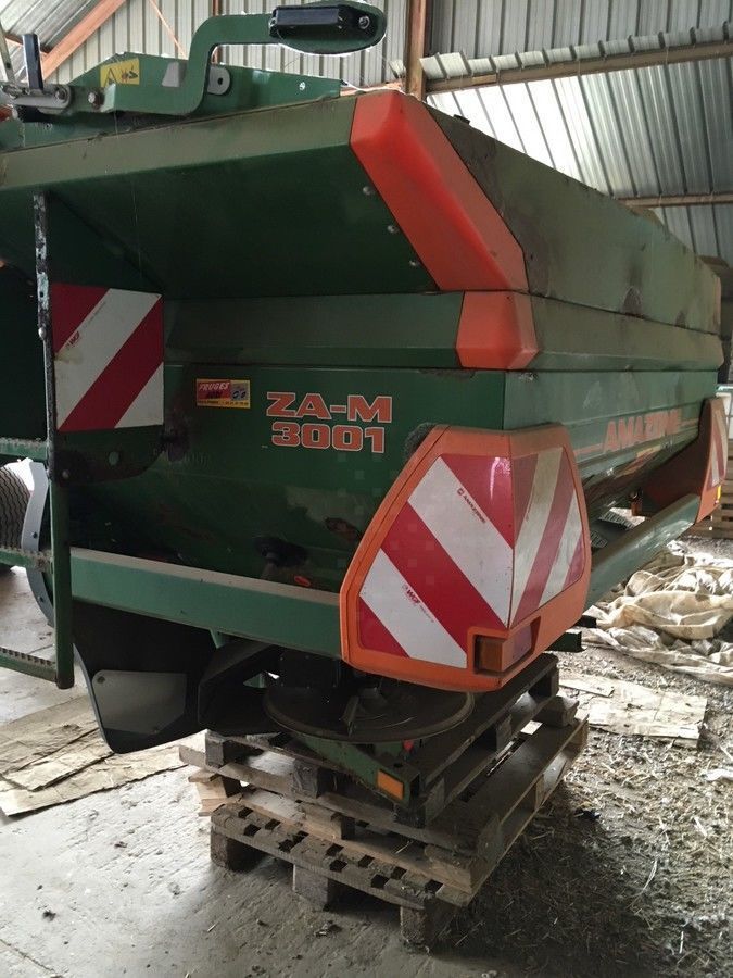E-FARM: Amazone zam profis 3000 - Fertiliser spreader - id IZRWU5T - €9,850 - Year of construction: 2010 - France