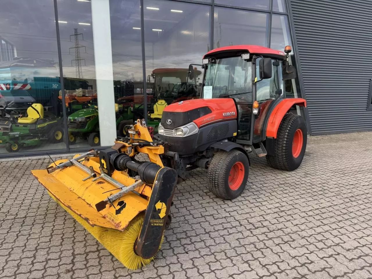 E-FARM: Kubota 5740 - Tracteur - id EDFQ6S6 - 30 146 € - Année: 2015 - Lecture du nombre d'heure: 3 026,Puissance du moteur (chevaux): 57,Danemark