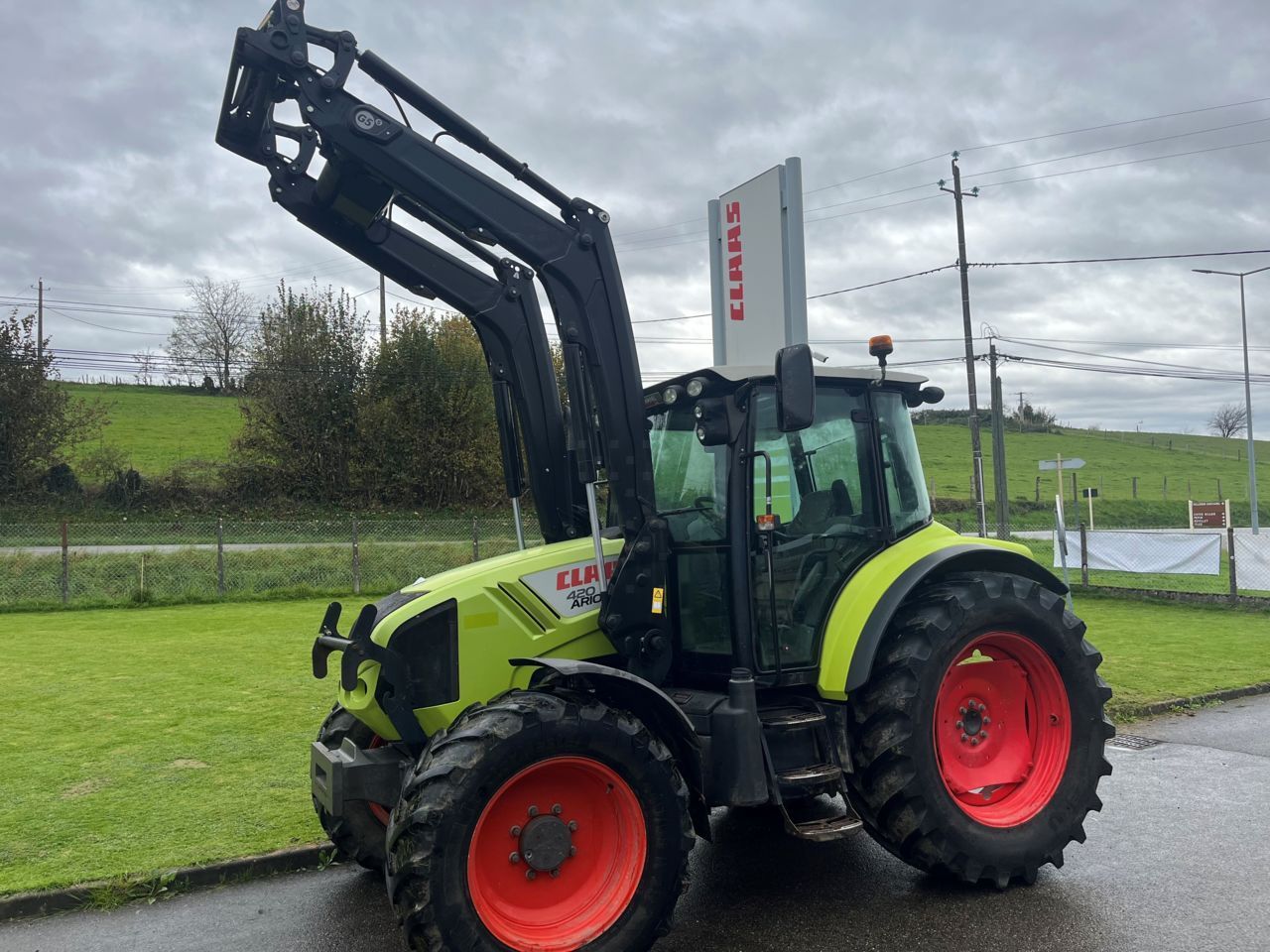 E-FARM: Claas Arion 420 - Tractor - id UERZ9NB - 49.800 € - Año: 2013 - Horas: 7300,Potencia del motor: 110,Francia