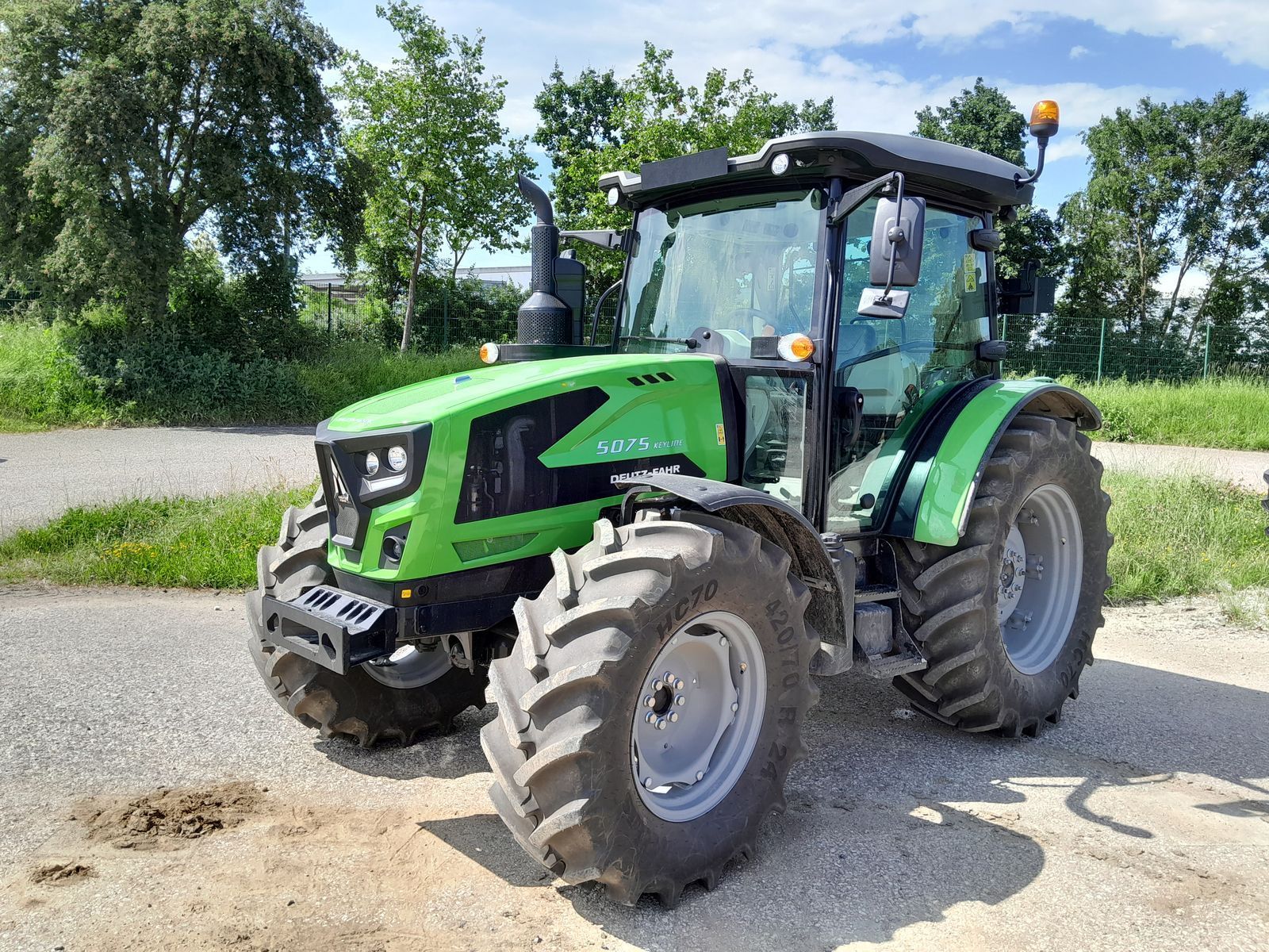 E-FARM: Deutz-Fahr 5075 Keyline - Tractor - id DCZDBUF - €49,500 - Year of construction: 2024 - Engine power (HP): 75,Austria