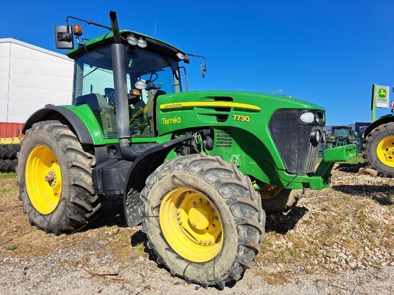 E-FARM: John Deere 7730 - Trattore - id ZGFMK2Q - 65.000 € - Anno di costruzione: 2009 - Ore: 6.237,Potenza del motore: 190,Francia
