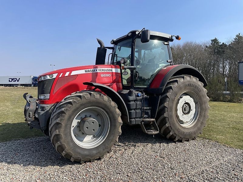 E-FARM: Massey Ferguson 8690 - Tracteur - id ISIFU2H - 53 478 € - Année: 2014 - Lecture du nombre d'heure: 9 140,Puissance du moteur (chevaux): 370,Danemark