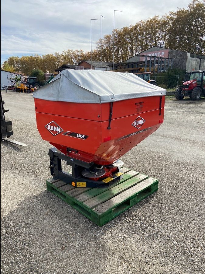 E-FARM: Kuhn mds 14.2 quantron - Műtrágyaszóró - id MMJNTMR - 6500 EUR - Gyártási év: 2020 - Franciaország