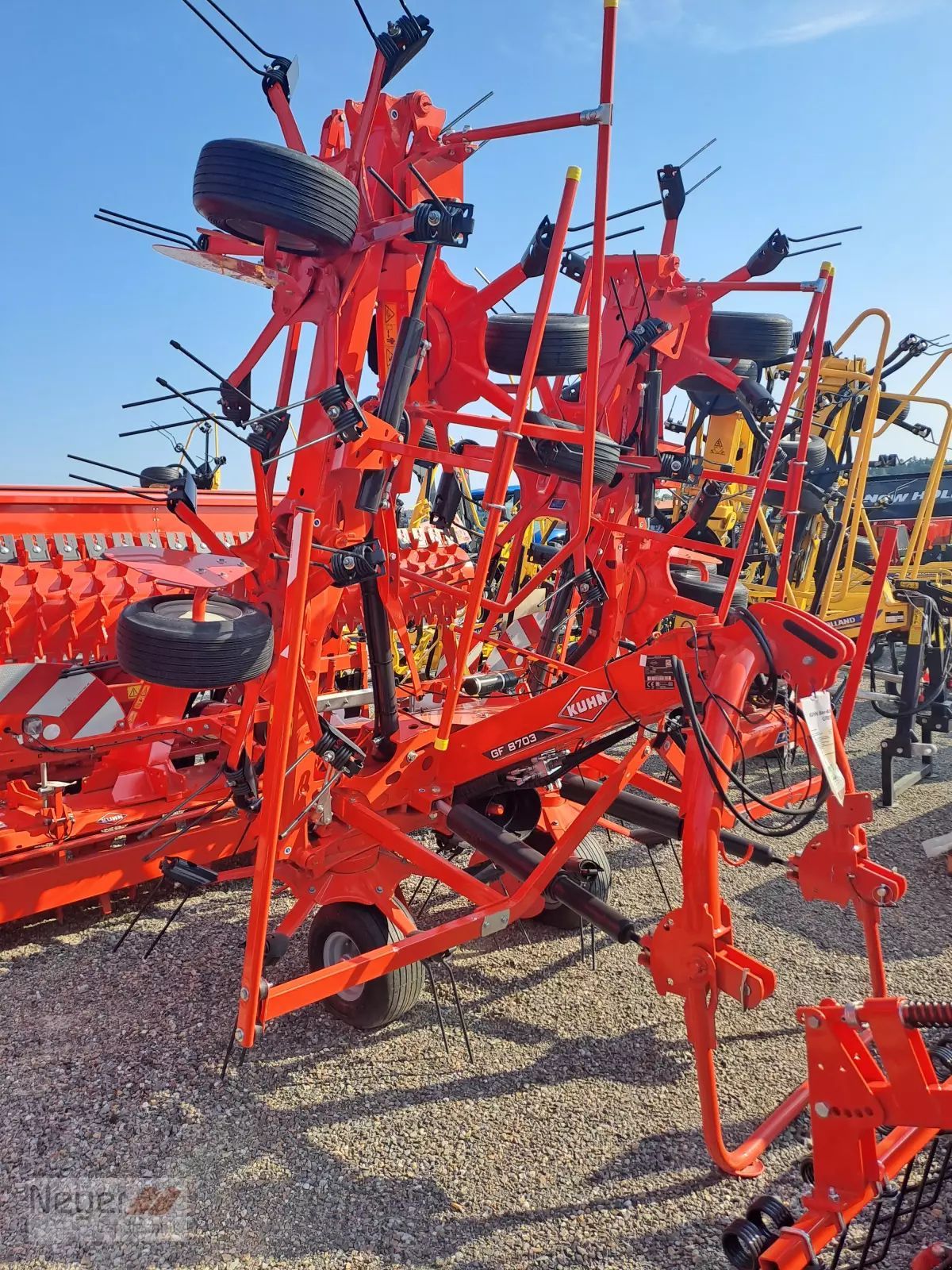 E-FARM: Kuhn GF 8703 - Faneuse - id LMUUJK4 - 16 995 € - Année: 2022 - Allemagne