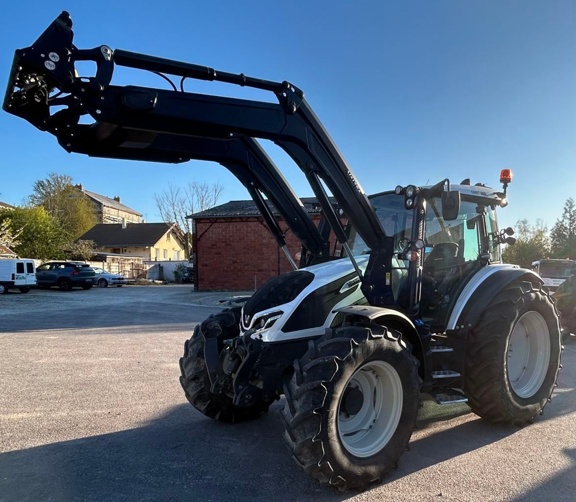 E-FARM: Valtra G135 Versu - Tractor - id 3SMFQVP - €69,500 - Year of construction: 2021 - Engine hours: 4,295,Engine power (HP): 135,France