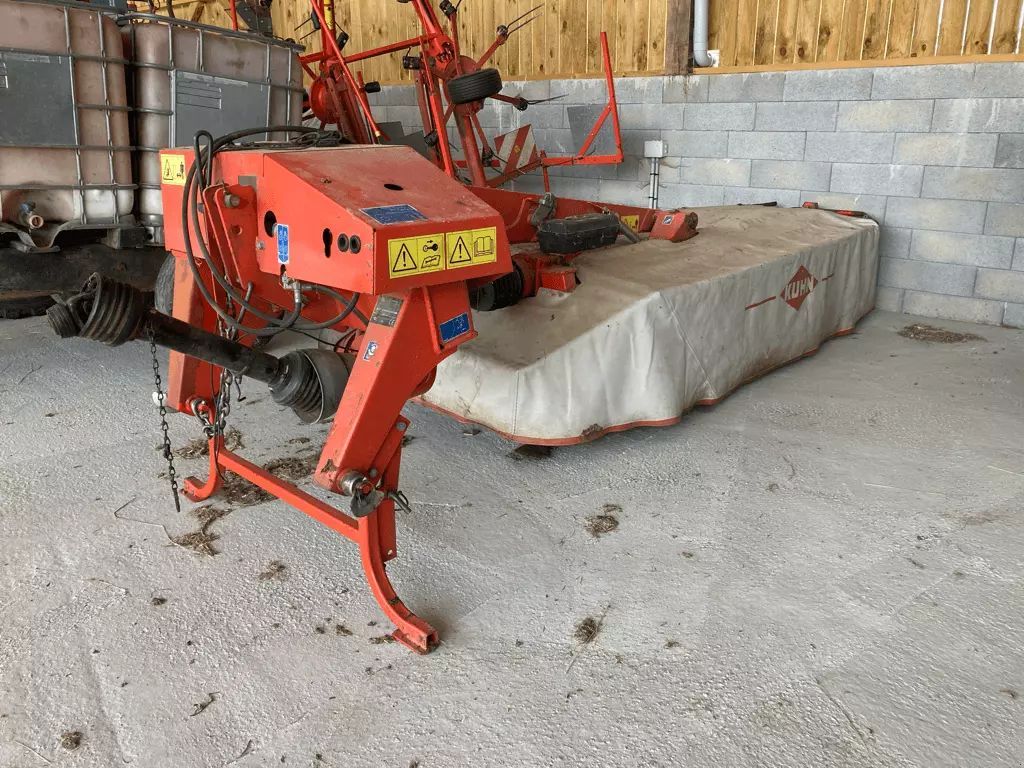 E-FARM: Kuhn gmd 3110 (c fast fit) - Mähwerk - id SGKNDZU - 5.500 € - Baujahr: 2011 - Frankreich