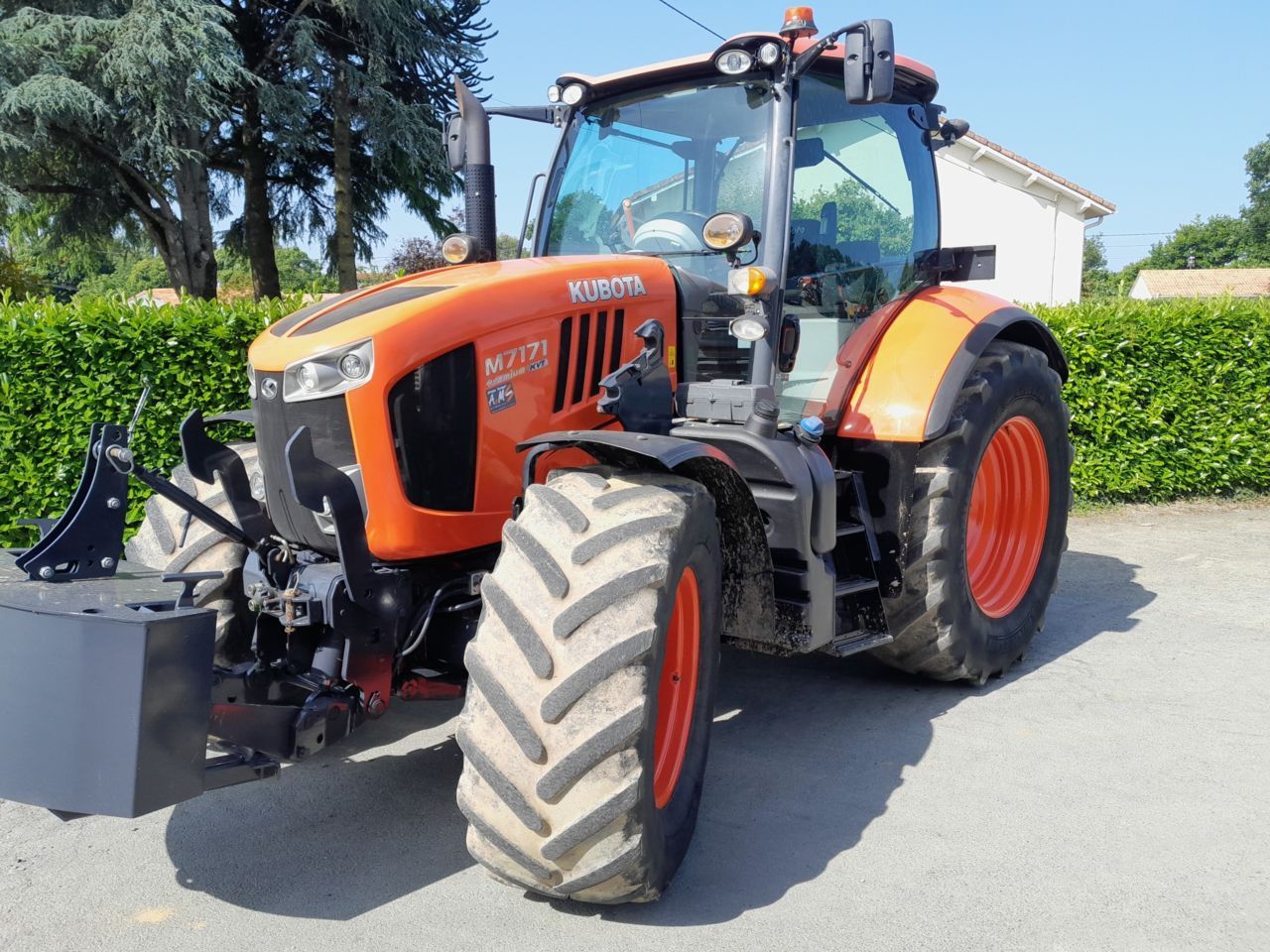 E-FARM: Kubota M7171 - Traktor - id YFQPYP7 - 55.000 € - Baujahr: 2017 - Abgelesene Motorstunden: 4.700,Motorleistung (PS): 175,Frankreich